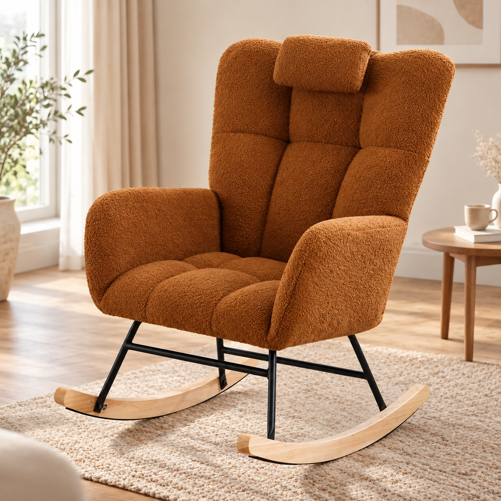 Fauteuil à bascule Maelis en tissu teddy brun avec patins en bois clair dans un salon