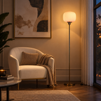 Lampadaire Avelis diffusant une lumière d'ambiance dans un salon