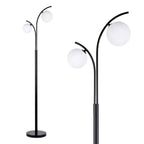 Lampadaire Elira noir à double globe dans un salon lumineux