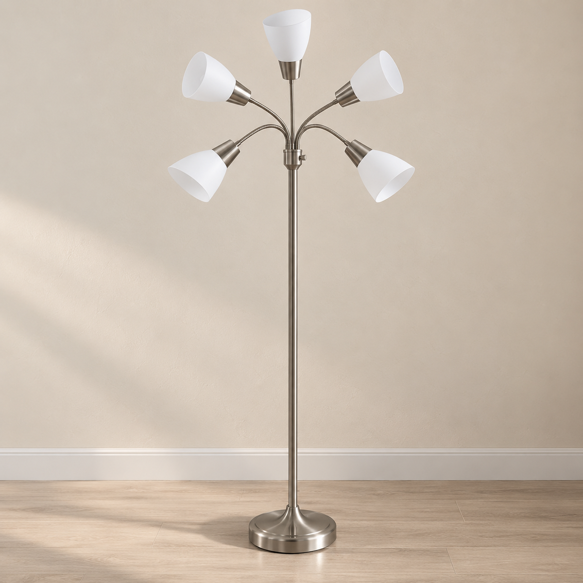Lampadaire Elvyn nickel sable à 5 bras orientables blancs