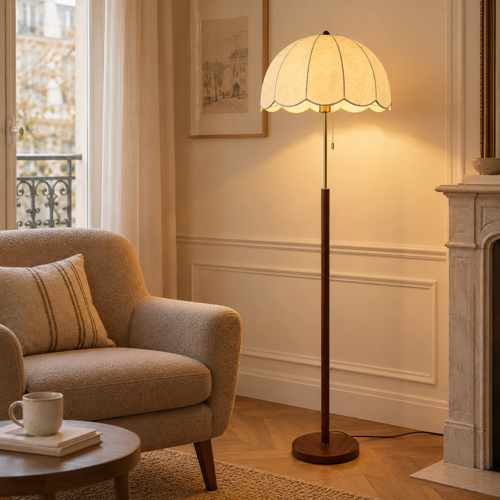 Abat-jour textile du lampadaire Nélia diffusant une lumière douce