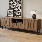 Meuble TV Elvan 160 cm en bois dans un salon contemporain lumineux