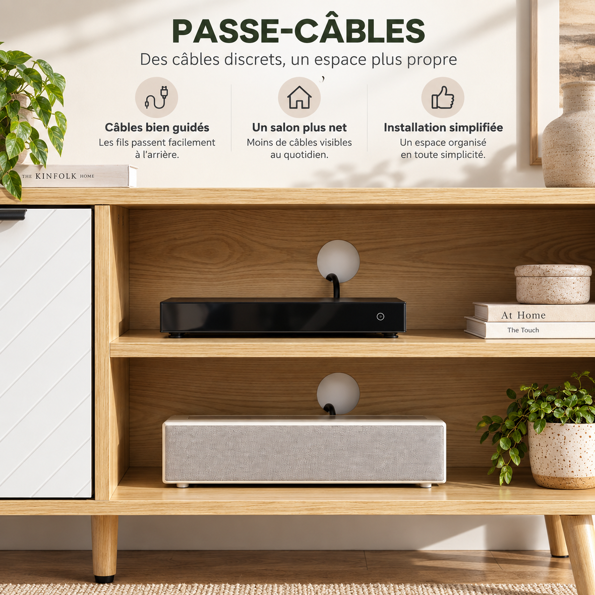 Niches ouvertes et passe-câbles du meuble TV Halen