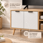 Détail des portes blanches à motif chevron du meuble TV Halen