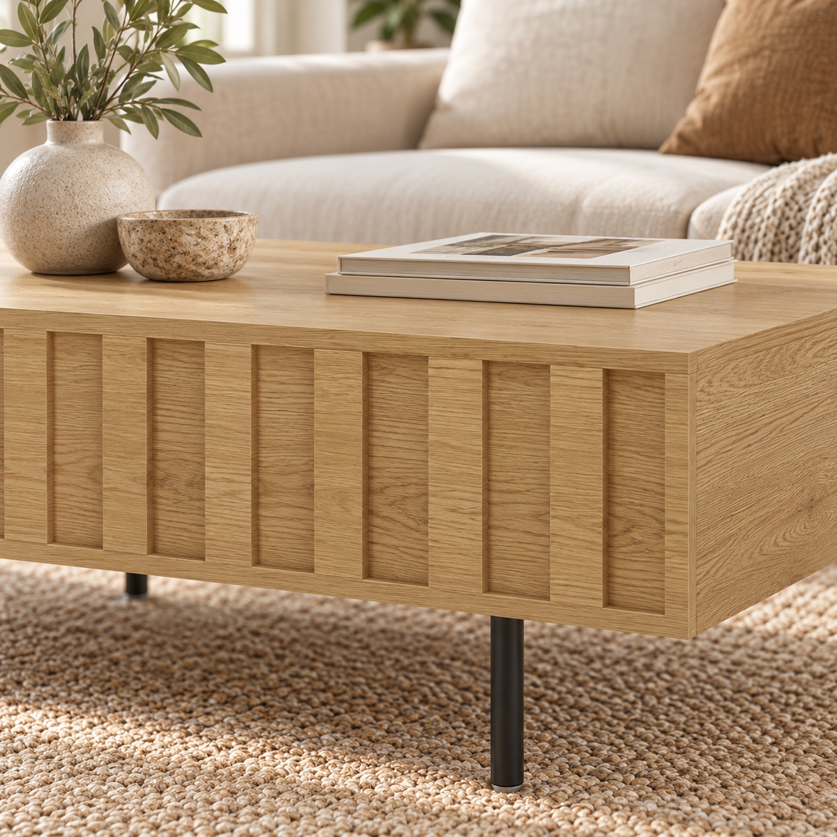 Détail de la façade rainurée effet chêne de la table basse Eikdal