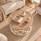 Table basse ronde Sivra dans un salon aéré avec canapé clair et circulation fluide