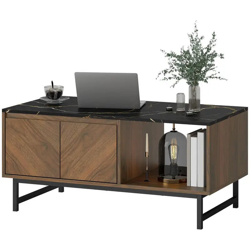 Table basse Svala en noyer avec plateau noir effet marbre, vue de face sur fond clair