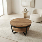 Table basse ronde Torven en acacia massif dans un salon lumineux