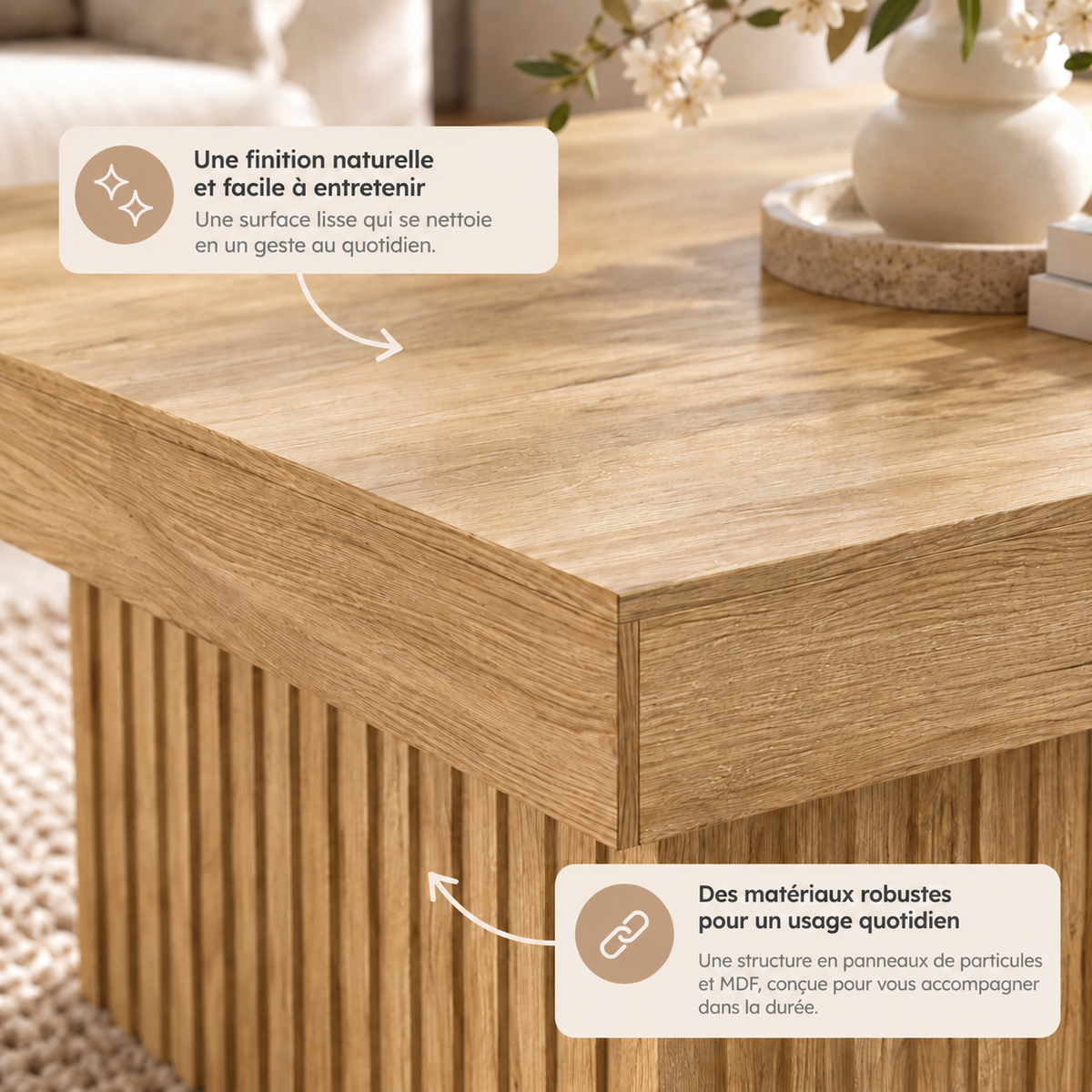 Table basse Viken dans un salon chaleureux mettant en valeur sa finition bois naturel