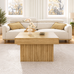 Table basse carrée Viken vue en trois quarts avec base cannelée